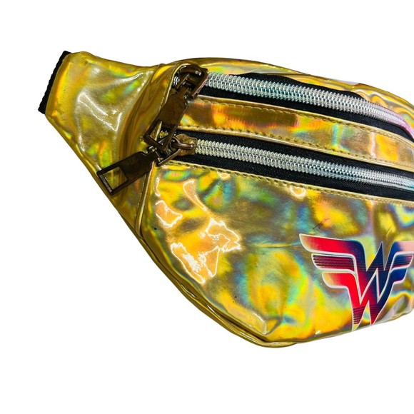 Wonder Woman Gold Fanny Pack Belt Bag - Picture 3 of 6